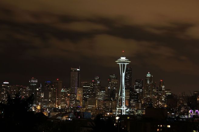 1280px-night_view_of_seattle_downtown_from_kerry_park_28560738184229